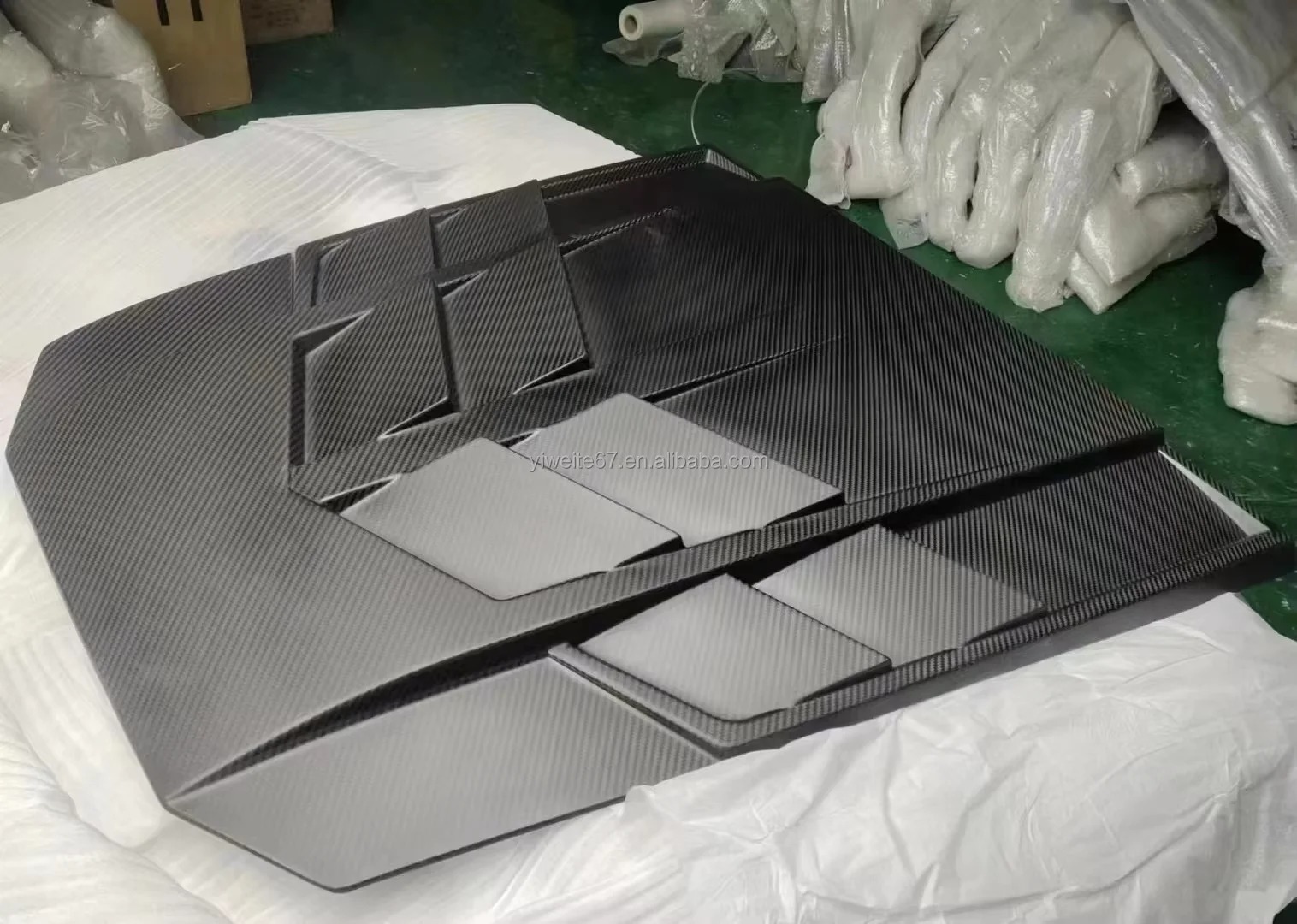 OEM Custom Black Carbon Fiber Engine Hood for Sport Cars-Matte Surface High Strength High Temp Resistance Vented Racing Style